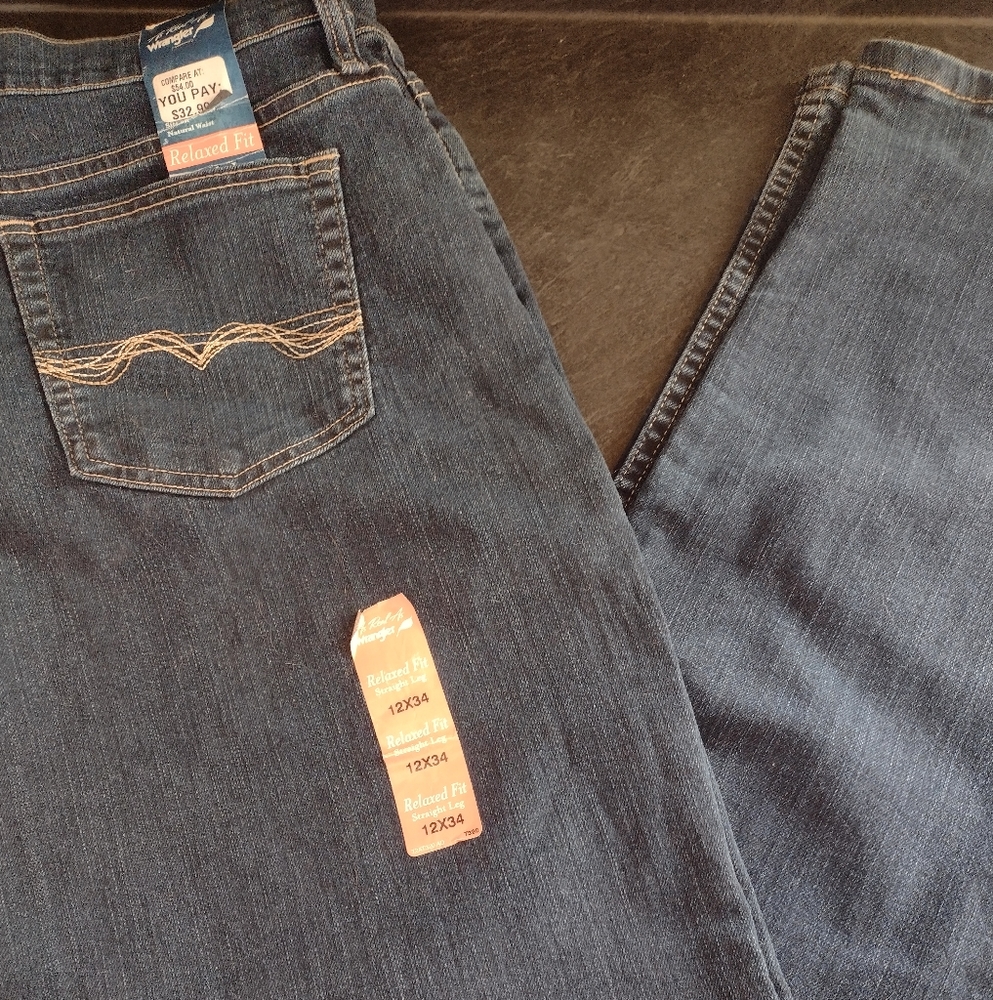 🎃NWT Wrangler 12x34 women's jeans relaxed fit regular waist, straight leg